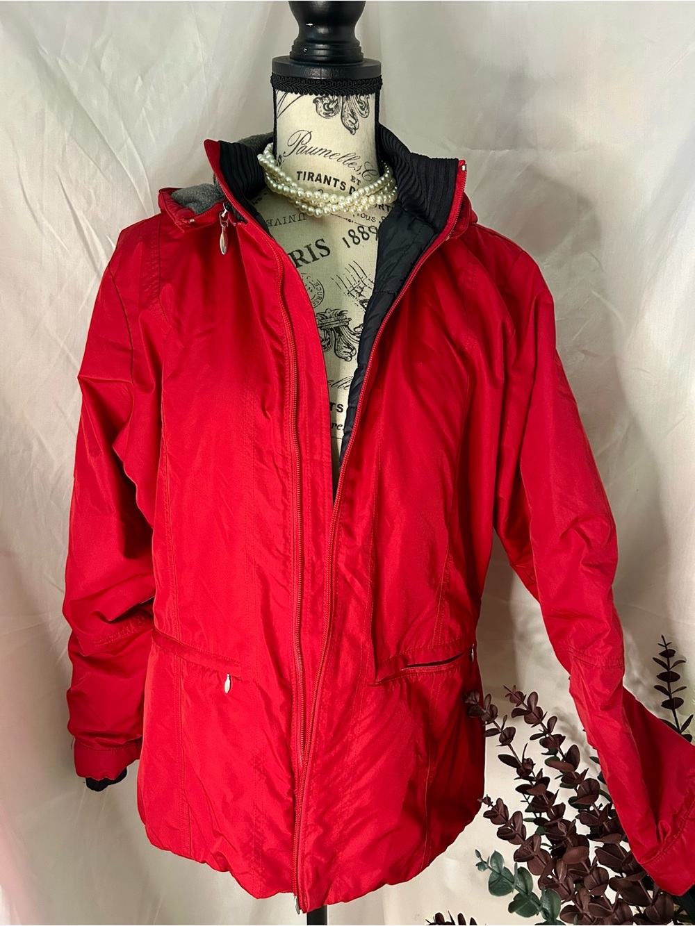 Nike Vintage Old School Uinsex Red Hooded Raincoat /Cold weather Jacket small